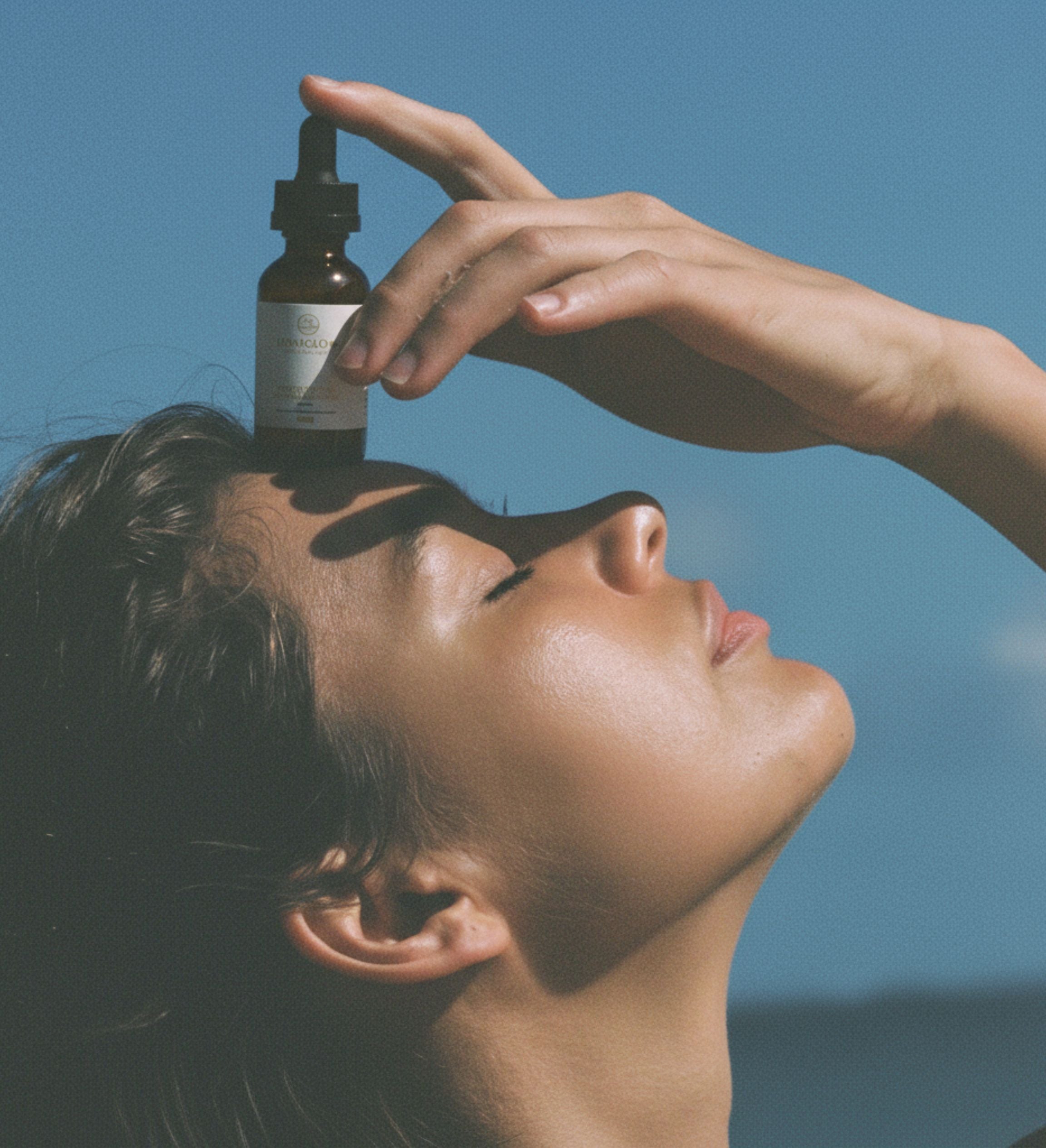 Moisturizing and Strengthening Hair Oil